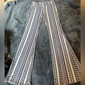 Patterned flare leggings